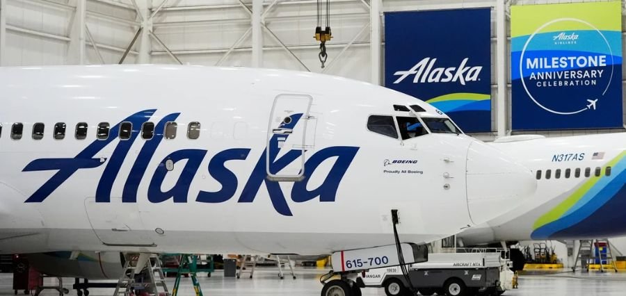 You are currently viewing Alaska Airlines Grounds All Flights After Major IT Outage, Resumes Operations with Delays
