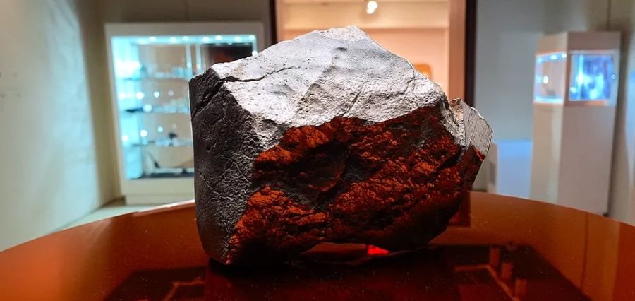 You are currently viewing Largest Martian Meteorite Ever Found Could Fetch $4 Million at Auction