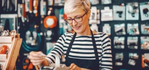 Read more about the article Retail and Financial Stocks Rally as Holiday Season Boosts Market Confidence