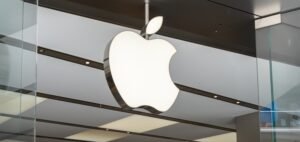 Read more about the article Apple to Transform Siri into an AI Chatbot with Voice and Text Support