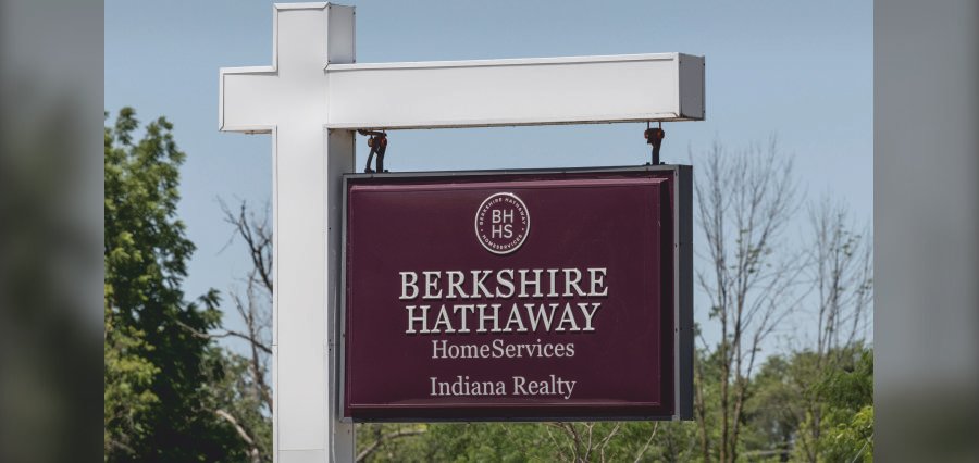 You are currently viewing Buffett’s Strong Backing Signals Smooth Transition at Berkshire Hathaway