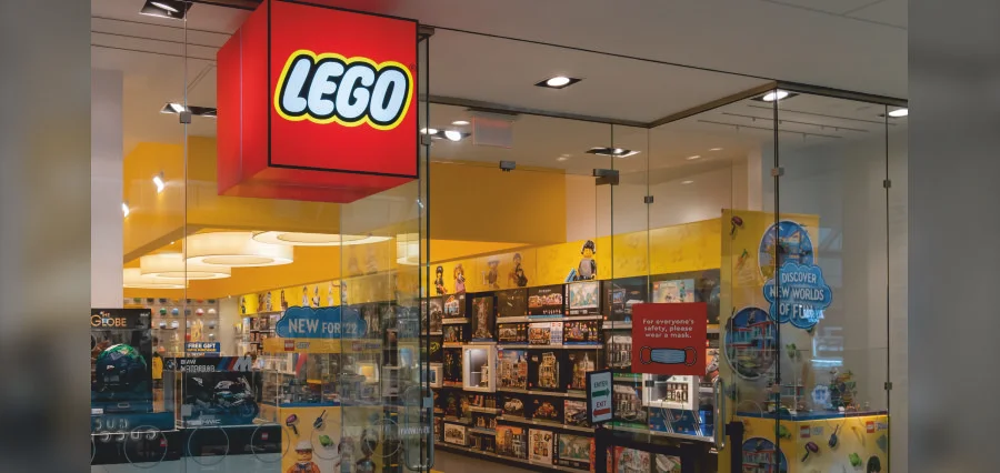 You are currently viewing Lego Brings Star Wars Sets to Life with New Smart Bricks